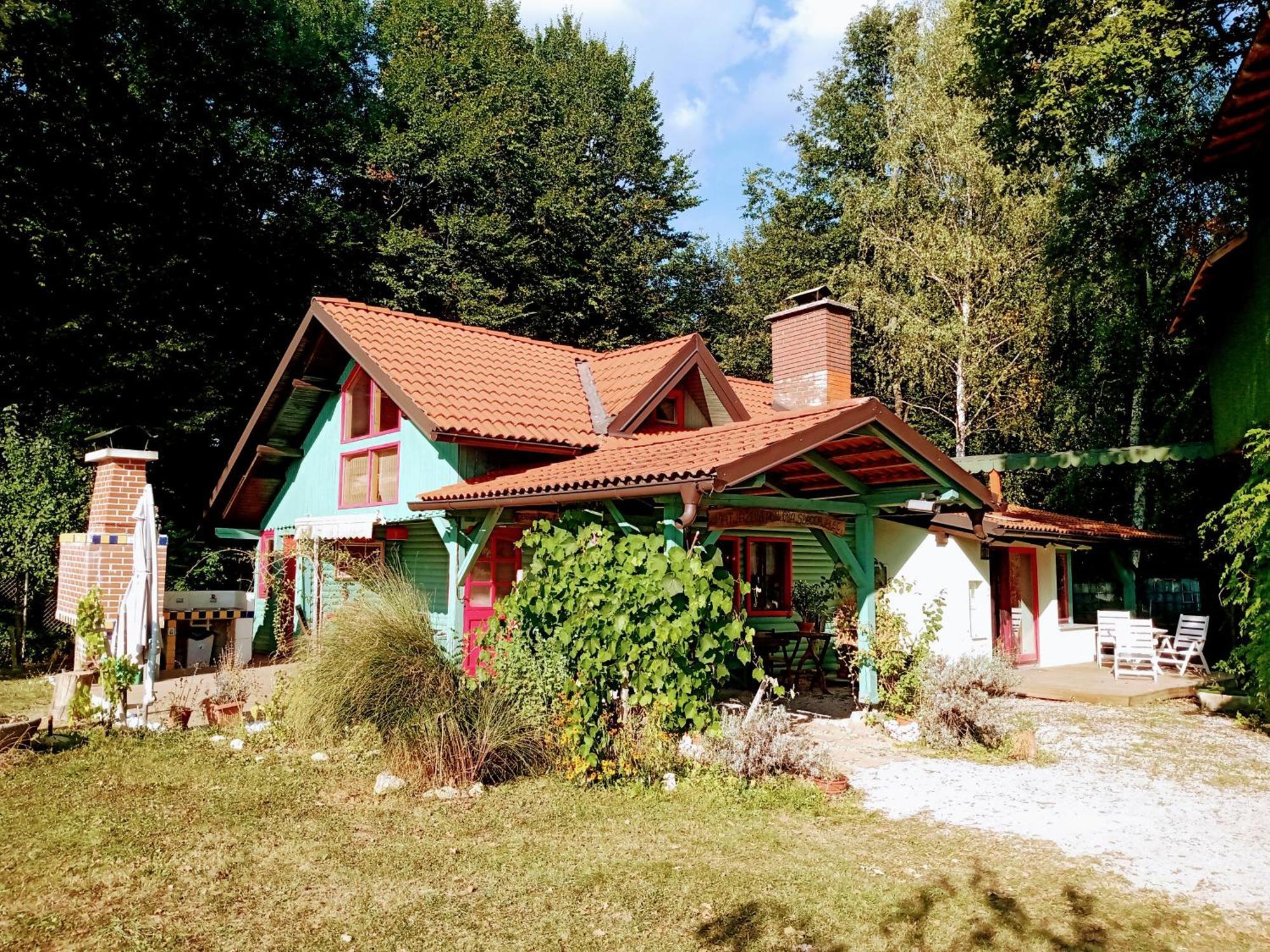 فندق Tree House Ramona & Fairytale Wooden House By Ljubljana غروسوبلي المظهر الخارجي الصورة