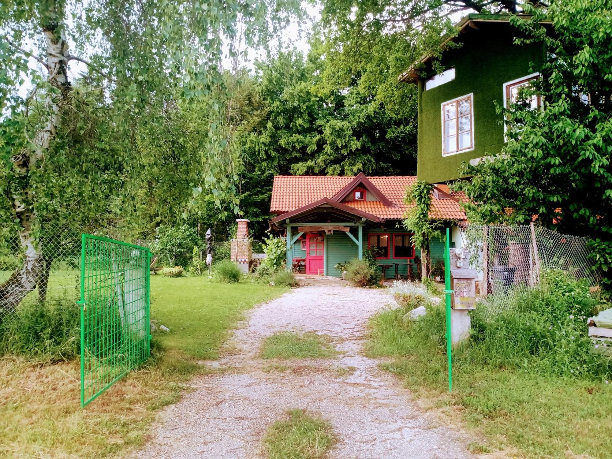 فندق Tree House Ramona & Fairytale Wooden House By Ljubljana غروسوبلي المظهر الخارجي الصورة